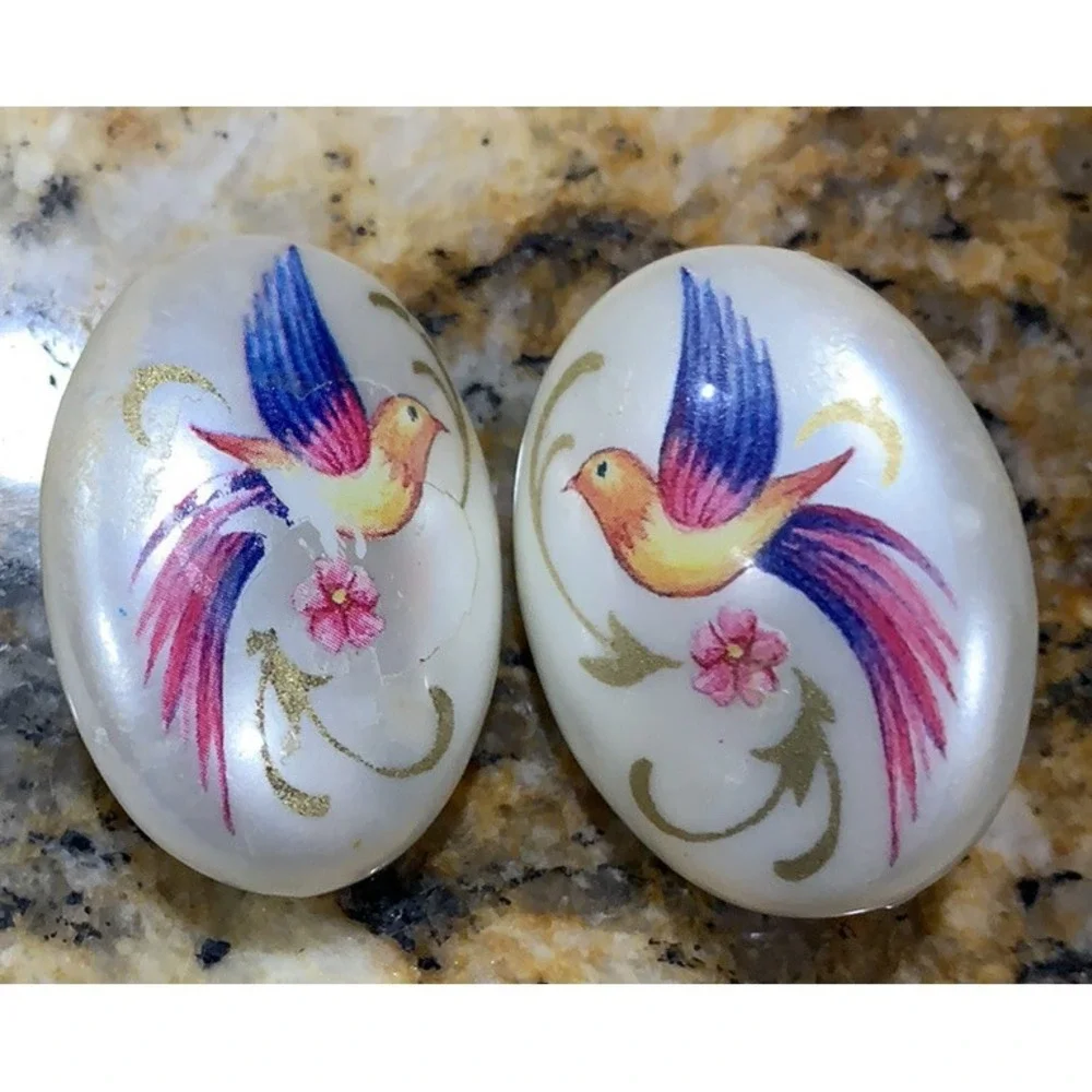 Vintage Multicolored Song Bird Plastic Pearlized Oval Clip Earrings
